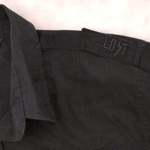 Lost Shirt~Black Button Down / Host Pick - Picture 2 of 11